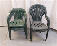 5 GREEN OUTDOOR CHAIRS