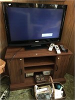 Sanyo 32 In Tv, Stand And Contents