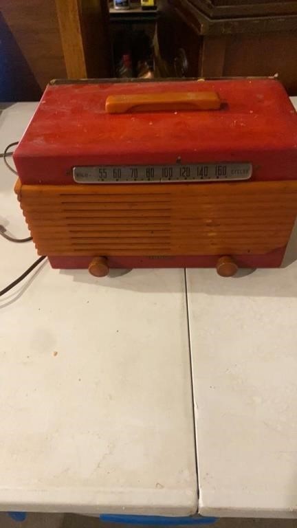 Vintage Gator radio.