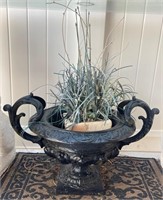 Q - PEDESTAL PLANTER & PLANT