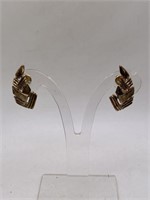 VINTAGE CROWN TRIFARI CLIP ON EARRINGS