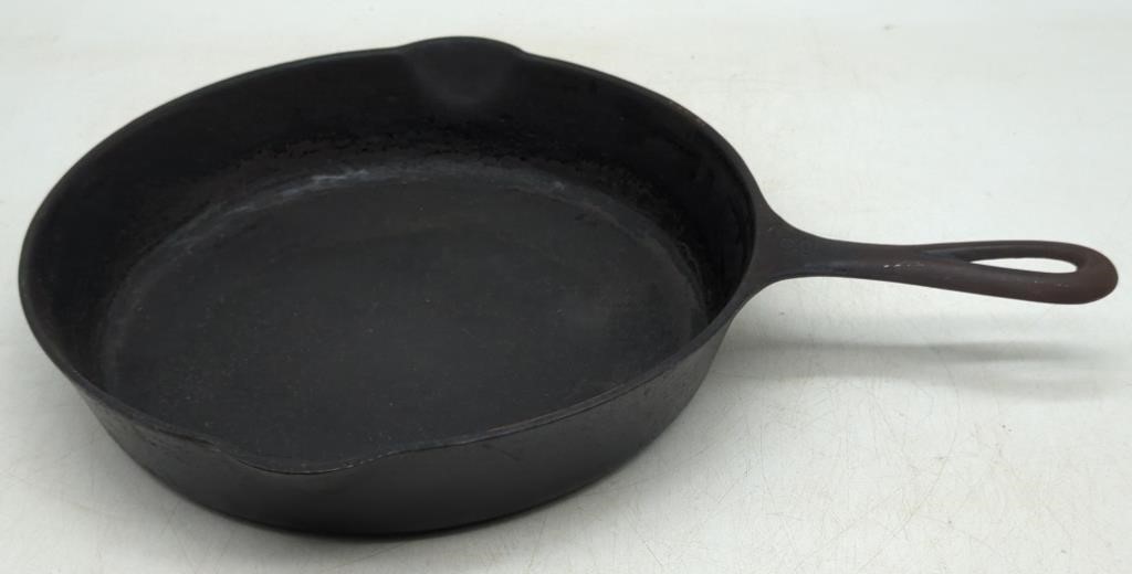 (O) Griswold #8 Iron Skillet. Erie 704 H