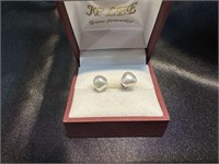 Pair of Pearl stud Earrings