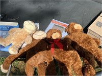 2 bears / dog / monkey (stuffed animals)