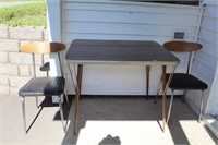 COOL RETRO TABLE & 2 CHAIRS