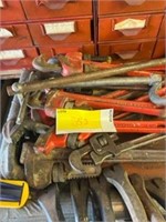 Multiple pipe wrenches