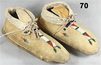 SIOUX CHILDS FIGURAL BEADED MOCCASINS