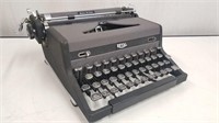 1940s Royal Quiet De Luxe Portable Typewriter