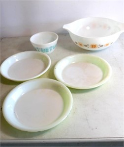 Pyrex Mixing Bowls & Pie Plates