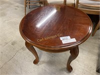 ROUND WOOD SIDE TABLE
