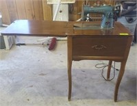 ROYAL DELUXE SEWING MACHINE AND CABINET