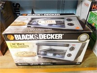 Lot # 4312 - Black and Decker 4 slice toaster