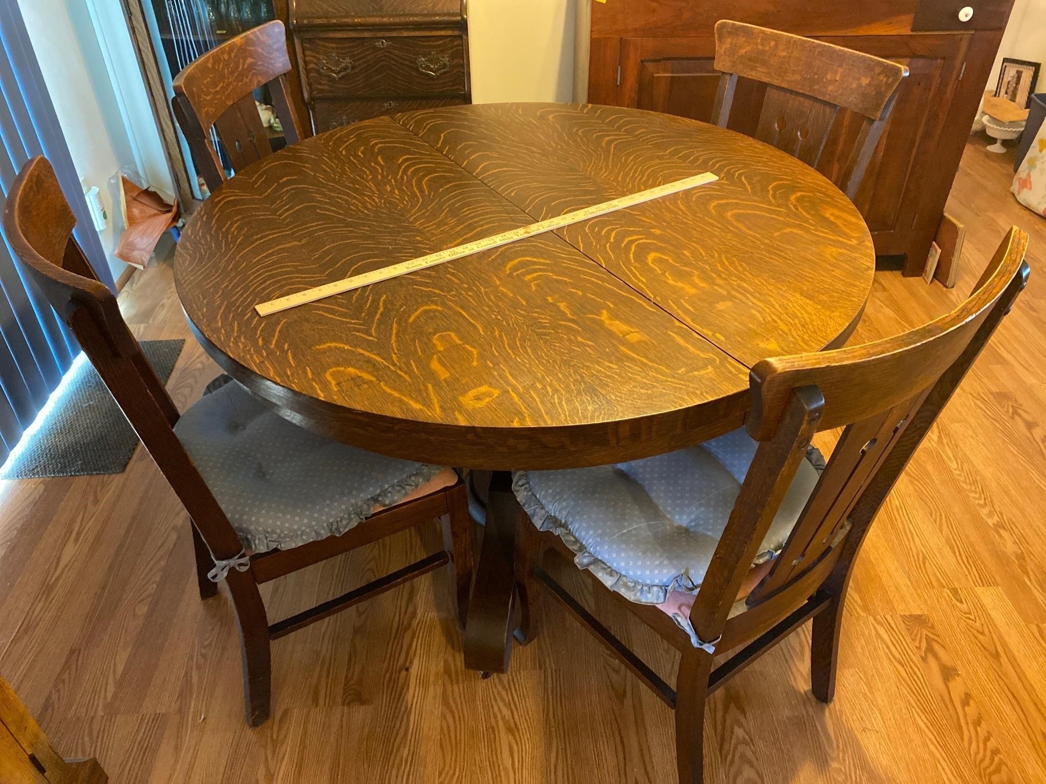 Tiger Oak Kitchen Table 4 Chairs