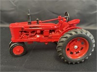 Ertl 1986 Special Edition Farmall H 1/16 scale