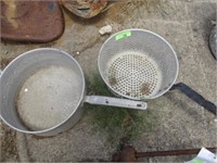 Fish cooker pot and basket