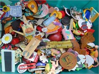 large lot of vintage magnets.  Lot of neat ones