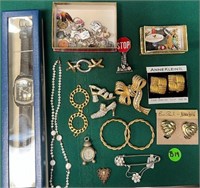 320 - MIXED LOT OF COSTUME JEWELRY (B19)