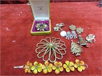 Assorted jewelry lot.