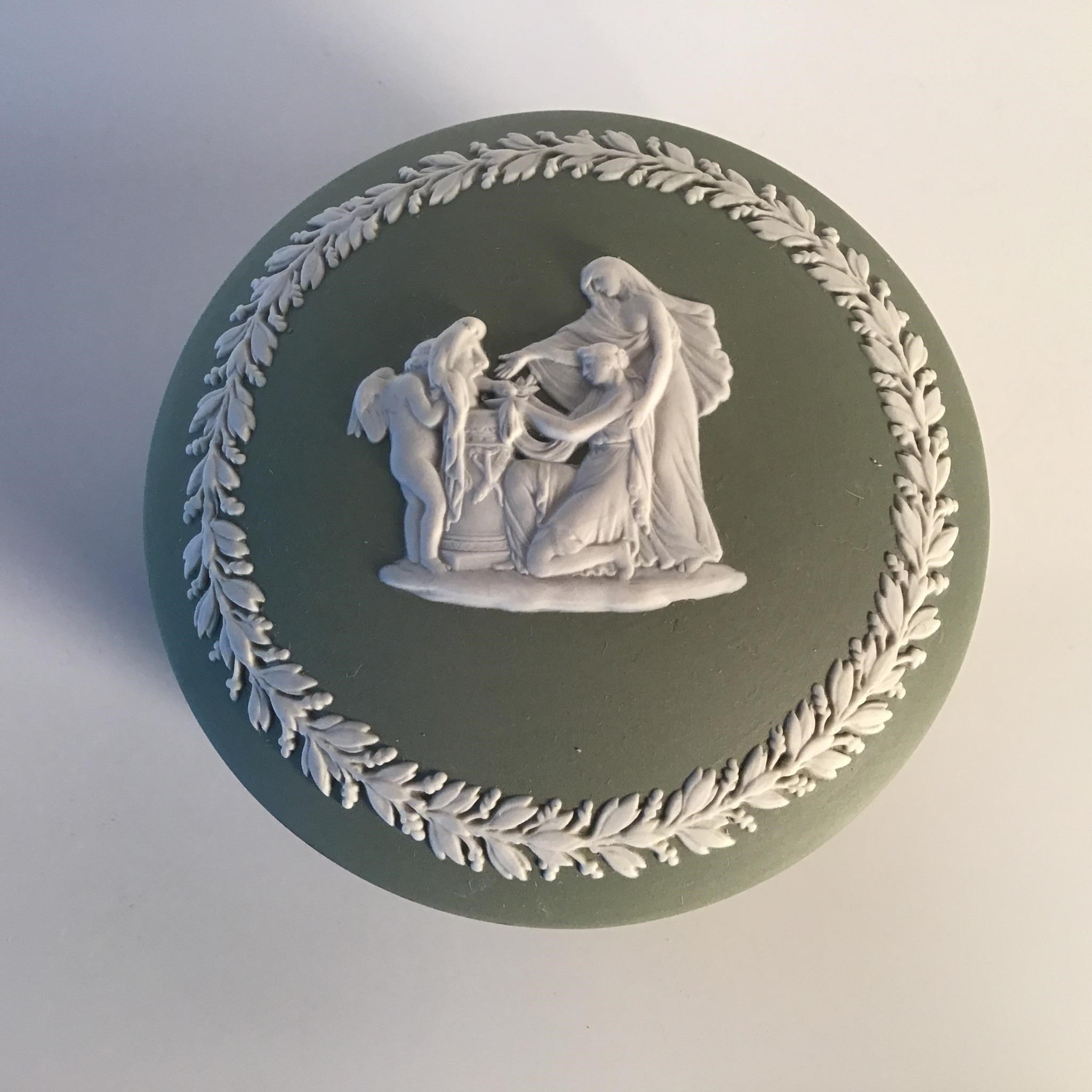 GREEN WEDGWOOD JASPERWARE POTTERY BOX ENGLAND