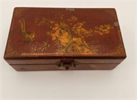 19 th chinese box with gold painted