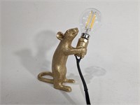 Mouse holding light lamp