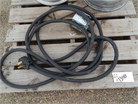 Heavy gauge 220 volt extension cord