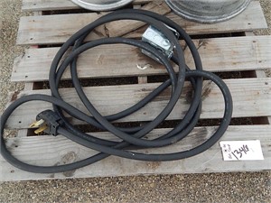 Heavy gauge 220 volt extension cord