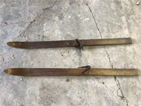 ANTIQUE CHILDS WOODEN SKIS