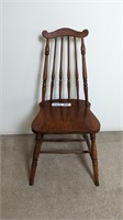 ANTIQUE WOODEN SPINDLE CHAIR