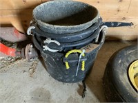 4 plastic feed buckets