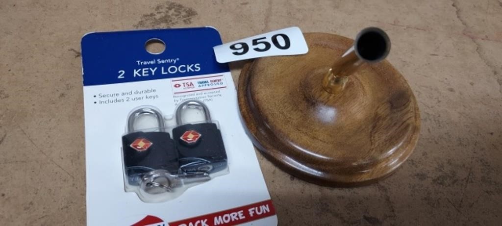 2 KEY LOCKS AND PEN STAND LOT