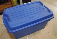 110 Lt ? Hinged Lid Tote