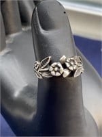 Sterling silver ring size 4 floral detail