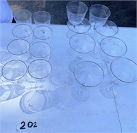 (16) TOTAL WINE GLASSES