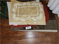 LOT BATH MAT RUGS & OTHER RUGS