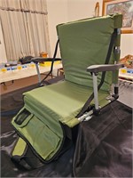 Easy carry padded stadium chair