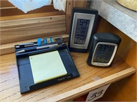 2 THERMOMETER / HUMIDITY READERS - POST IT NOTES