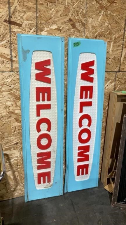 2 large plastic welcome signs