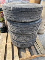 Set of tires and wheels