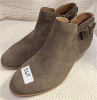 New- Vionic Ankle Boots