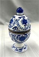 Blue & white porcelain egg shaped hinged box