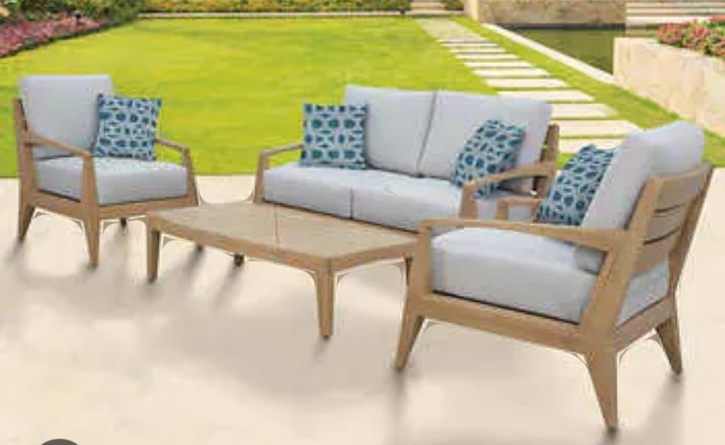 Sunbrella 4 Piece Patio Set (minor Scuff On One