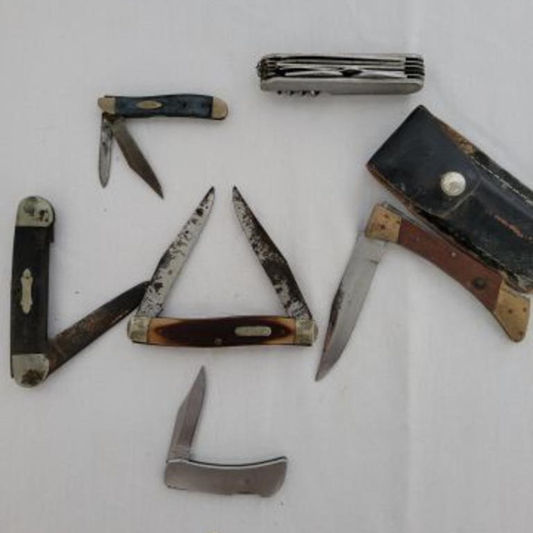 GROUP FOLDING KNIVES