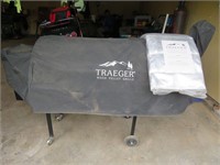 TRAEGER WOOD PELLET GRILL POWERS UP