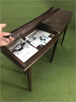 Curved table