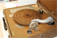Hulling's Music House Phonograph  model 7028-29