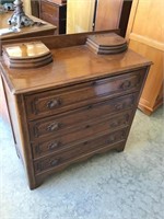 Early Victorian 4 drawer chest of drawers with