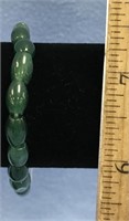 Jade bracelet      (g 22)