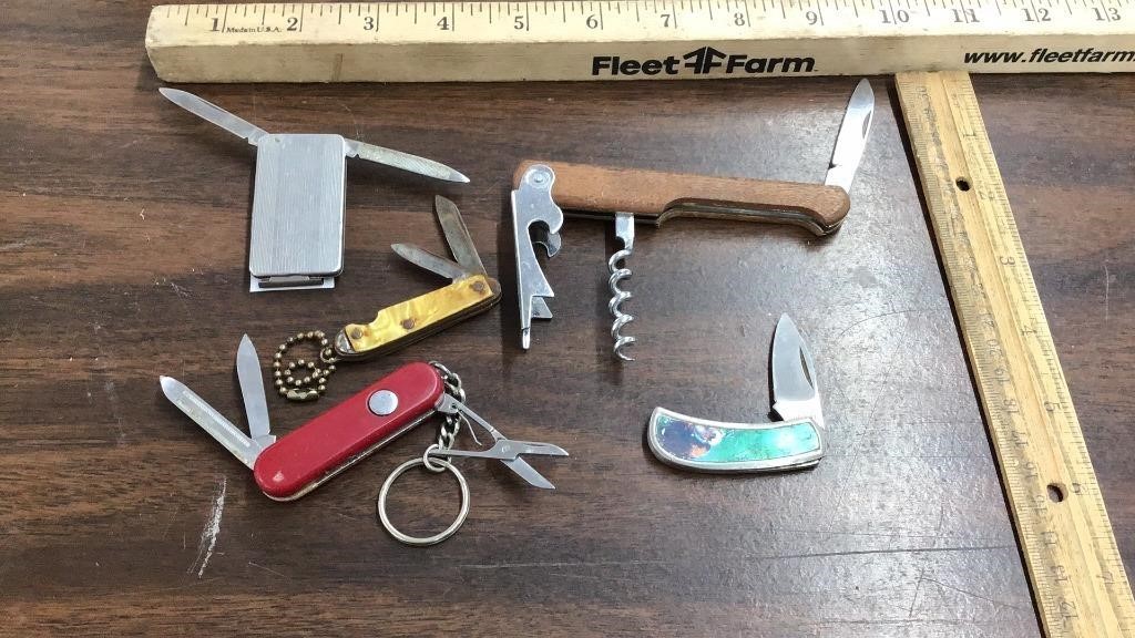 Small pocket knives