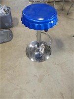 Adjustable height bottlecap stool